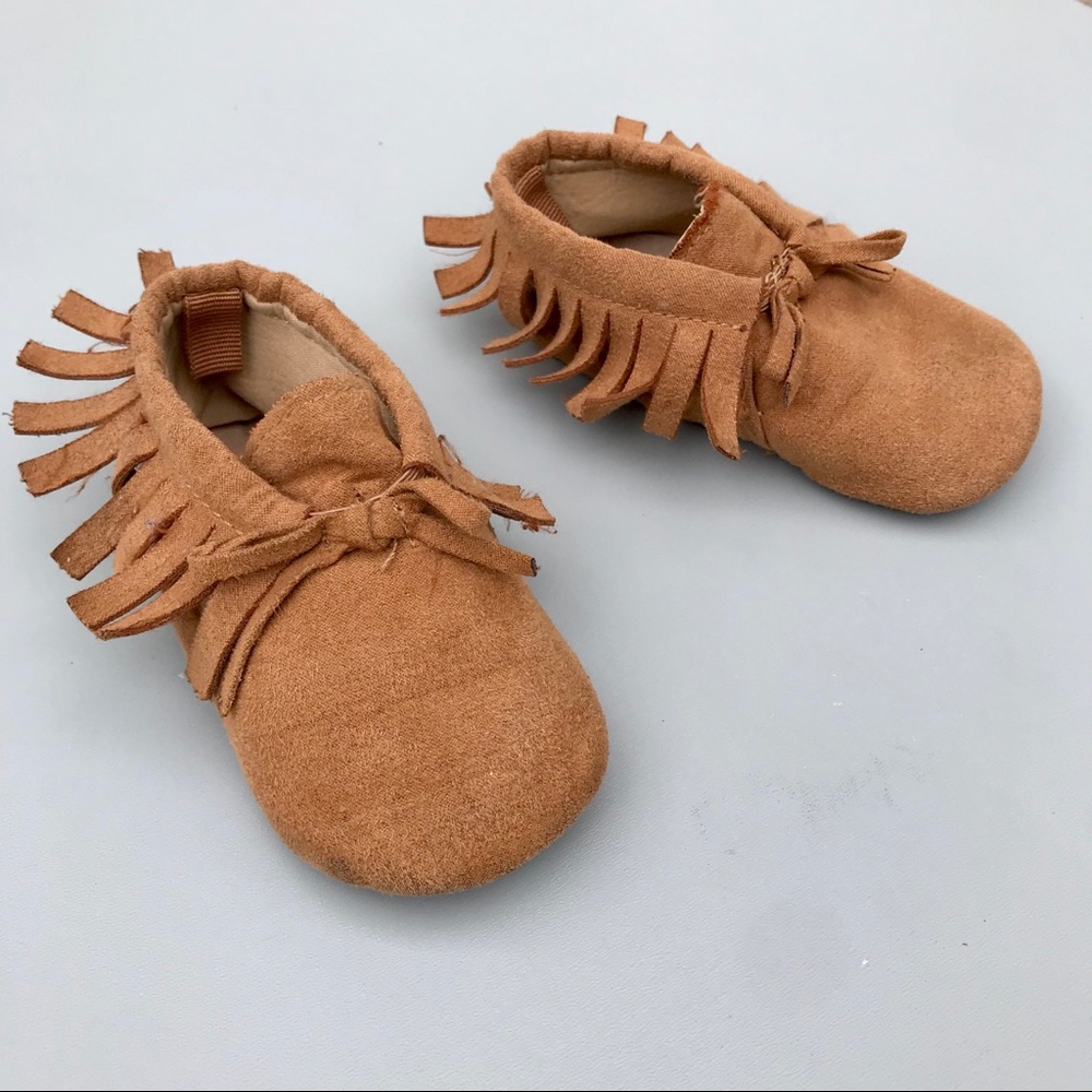 Old Navy Baby Shoes Soft Soles 6-12 Months Brown Fringed Moccasins